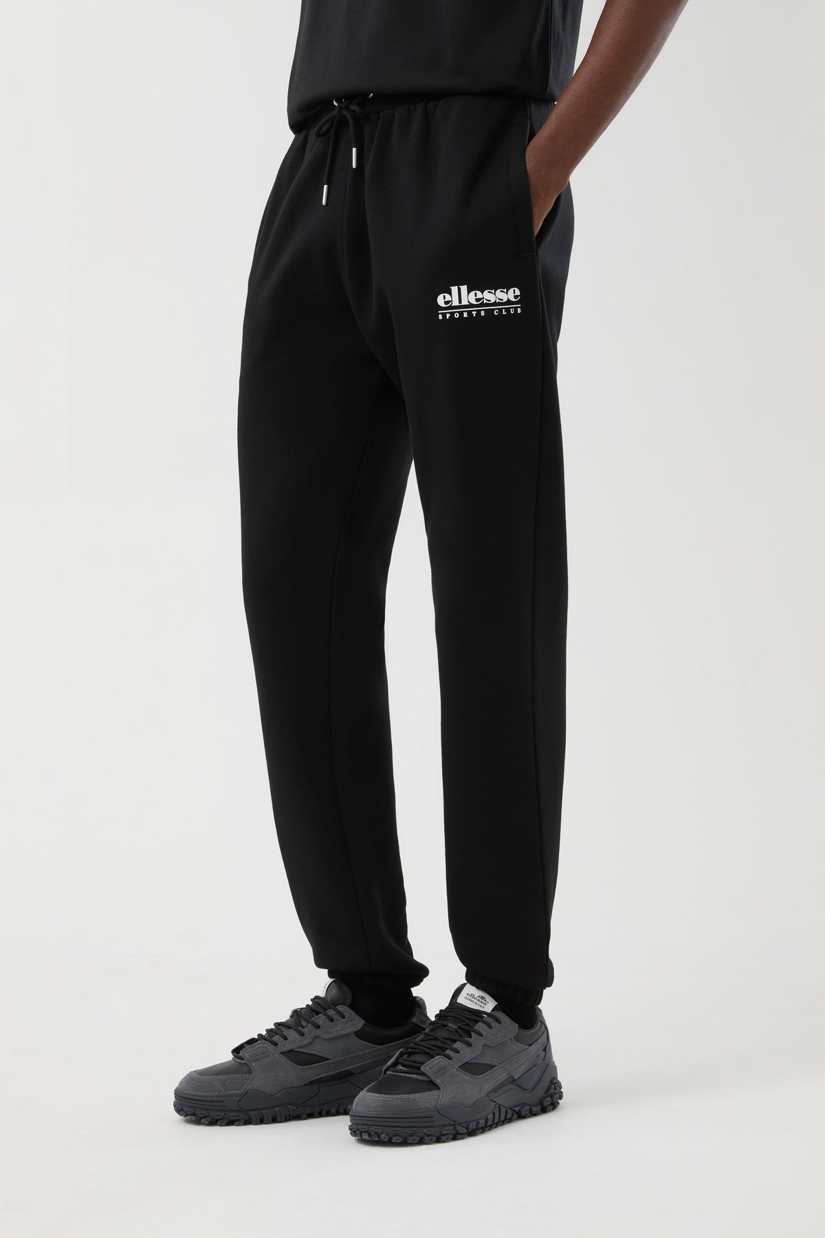 Ellesse Darrochi Jog Pants in Black – model view