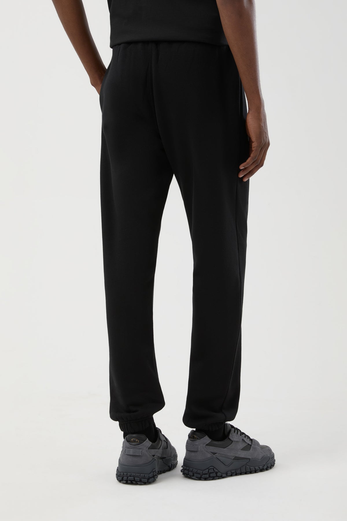 Ellesse Darrochi Jog Pants in Black – alternate view