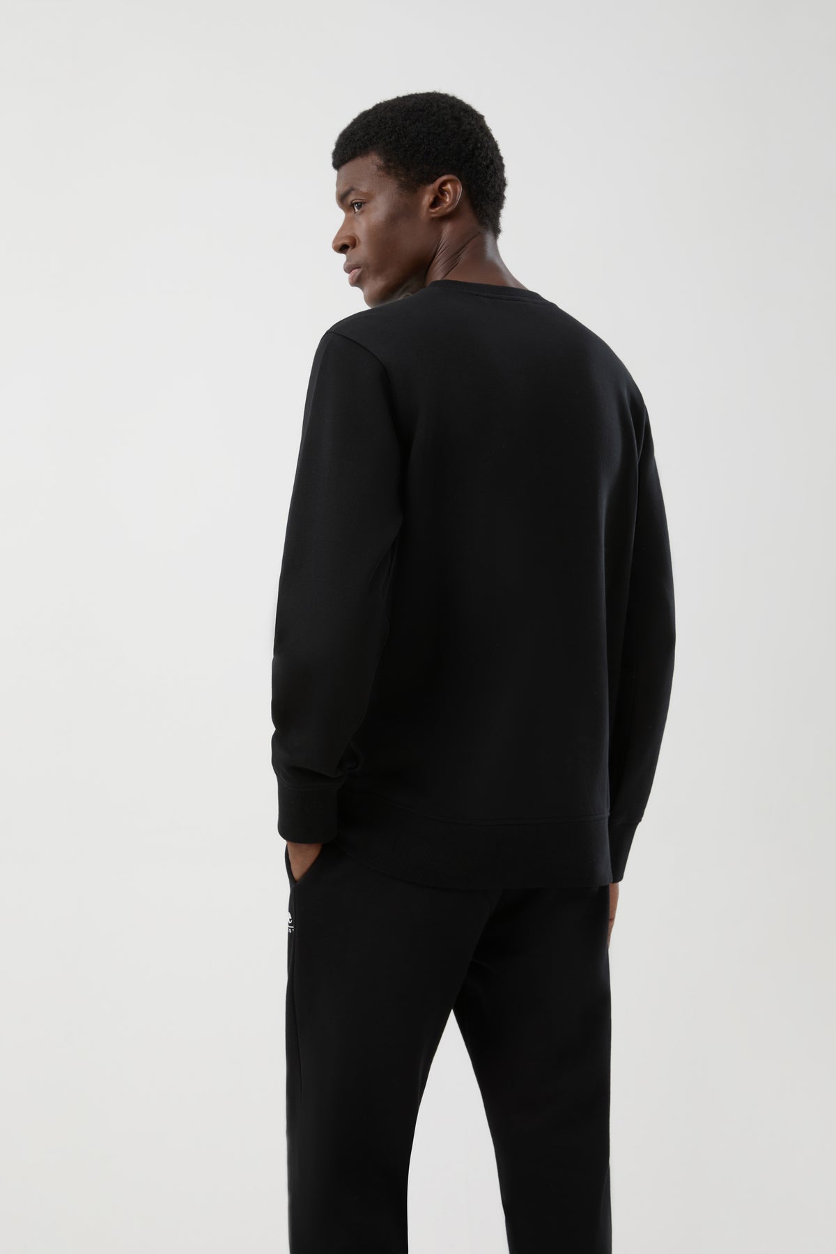 Ellesse Darrochi Sweatshirt in Black – alternate view